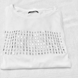 Stylish tee with mirror pattern. Size XL